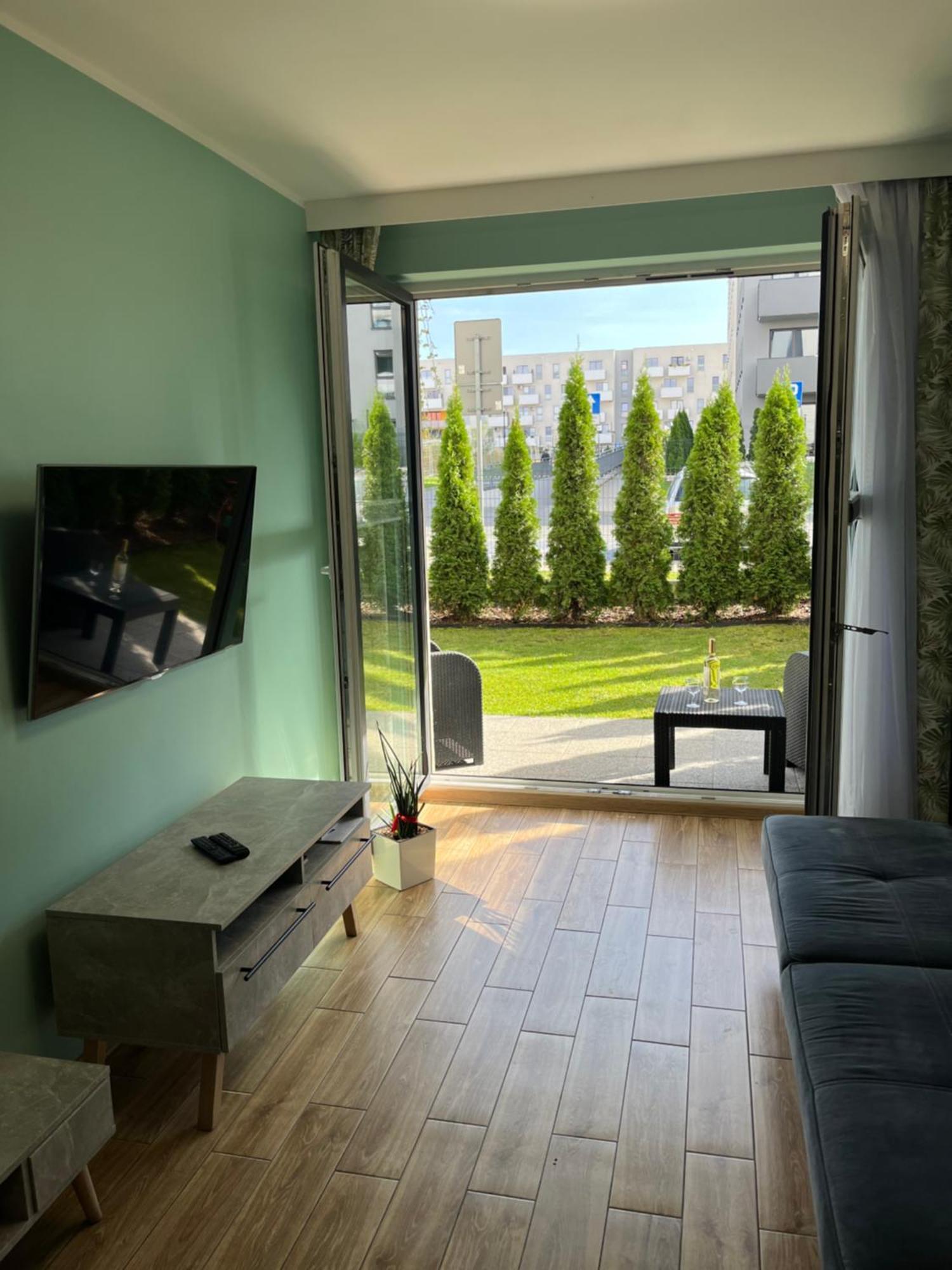 2 Tyskie Apartamenty Z Ogrodkiem Tychy Exterior photo